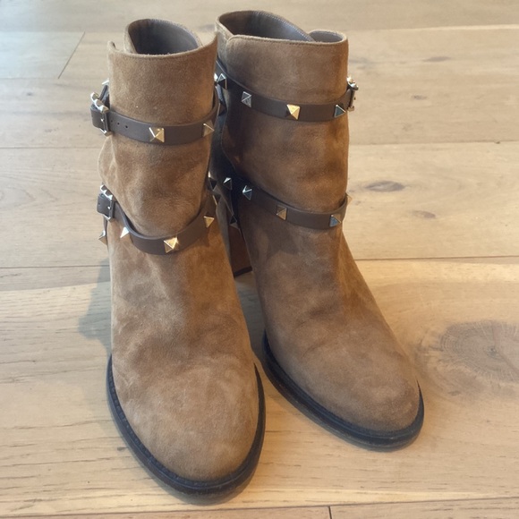 Valentino tan suede Rockstud booties sz. 41.5 - Picture 2 of 14